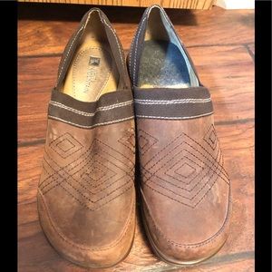 White Mountain Clogs